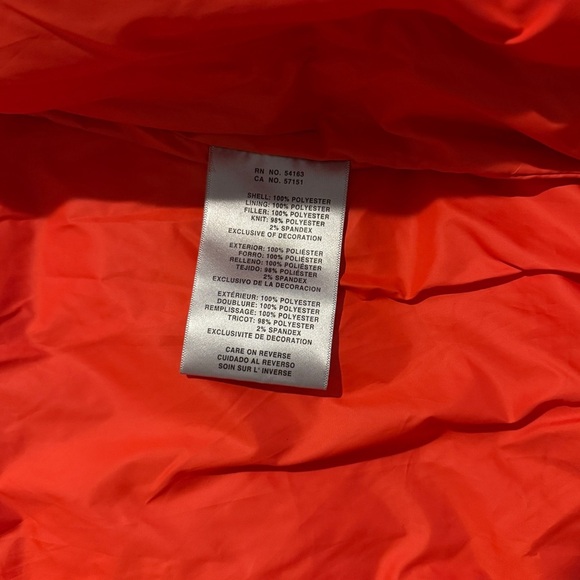 NEW Levi’s Bright Red Puffer Jacket - Picture 6 of 6